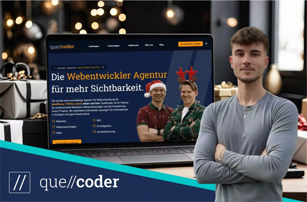 Werbegrafik der Webentwickler-Agentur ‚quellcoder‘: Ein Laptop zeigt die Website der Agentur mit der Überschrift ‚Die Webentwickler Agentur für mehr Sichtbarkeit‘. Auf dem Bildschirm sind Darius und Hendrik in festlicher Weihnachtskleidung zu sehen. Rechts neben dem Laptop steht Timvor einem Hintergrund mit Weihnachtsgeschenken und Lichtern.