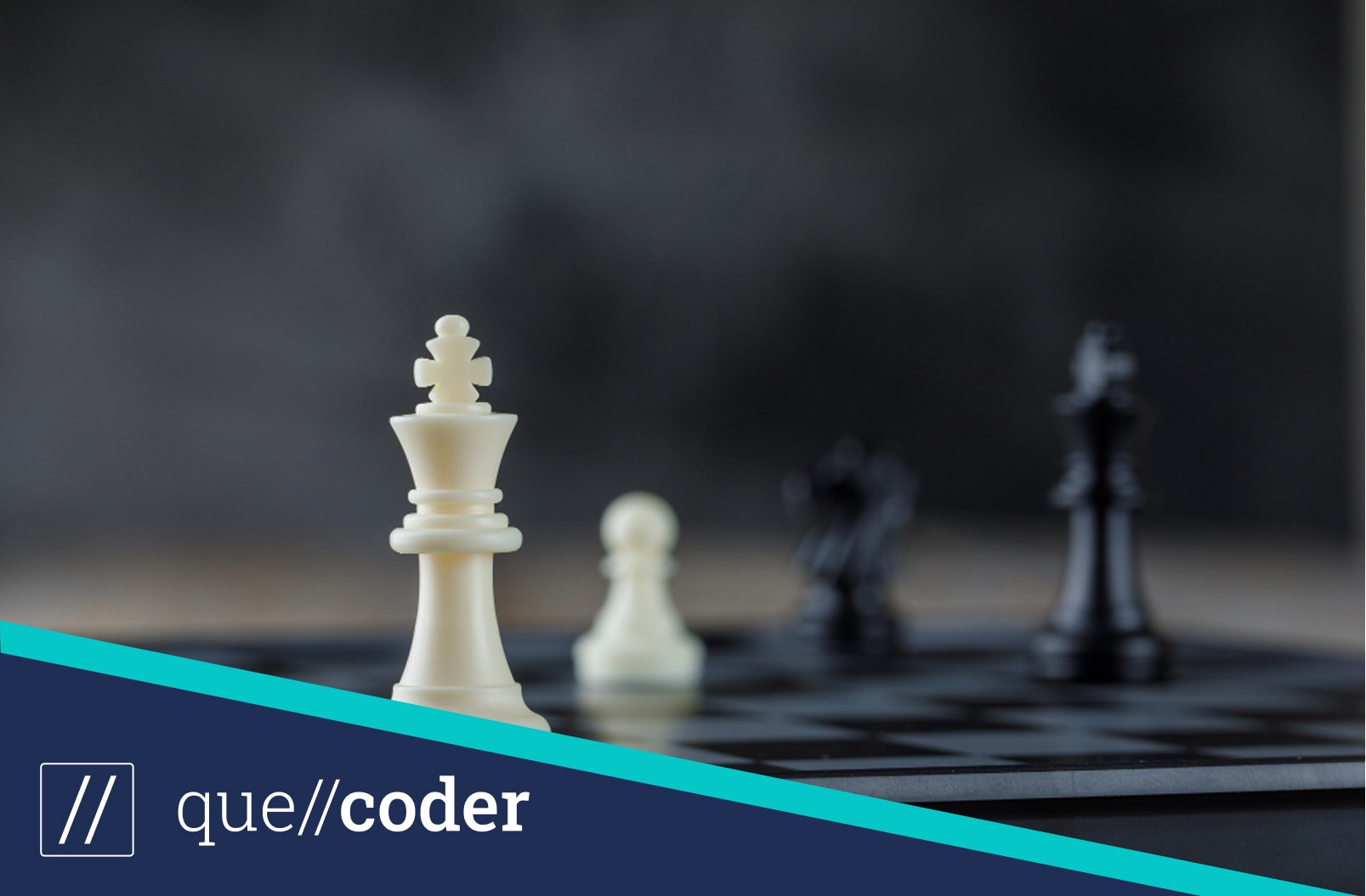 Schachbrett mit Figuren - eine Gelegenheit um anzugreifen - quellcoder Webagentur