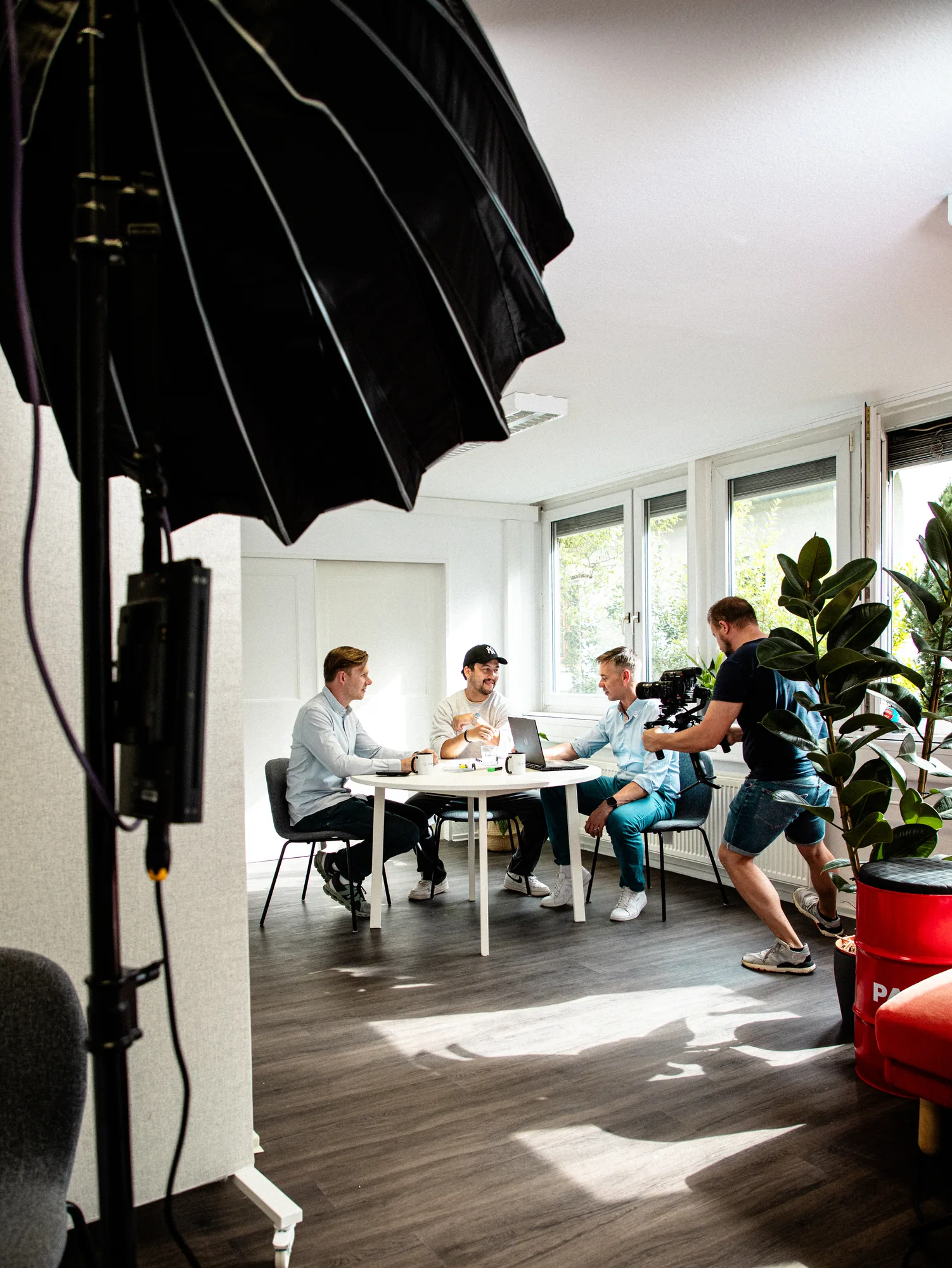 Interview-Set mit Softbox-Beleuchtung, quellcoder Videoproduktion