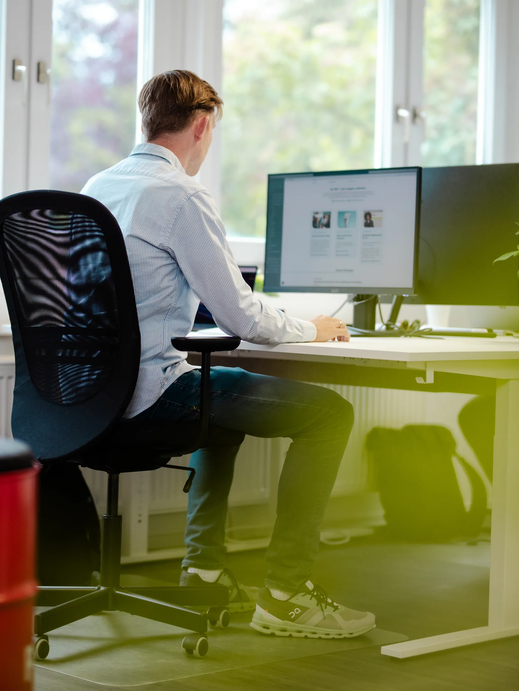 quellcoder Webagentur Korntal – Team bei der Arbeit im Büro