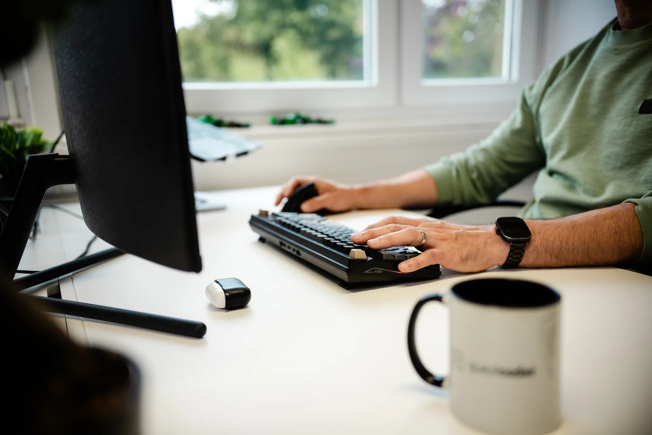 quellcoder Webagentur Korntal – Team bei der Arbeit im Büro