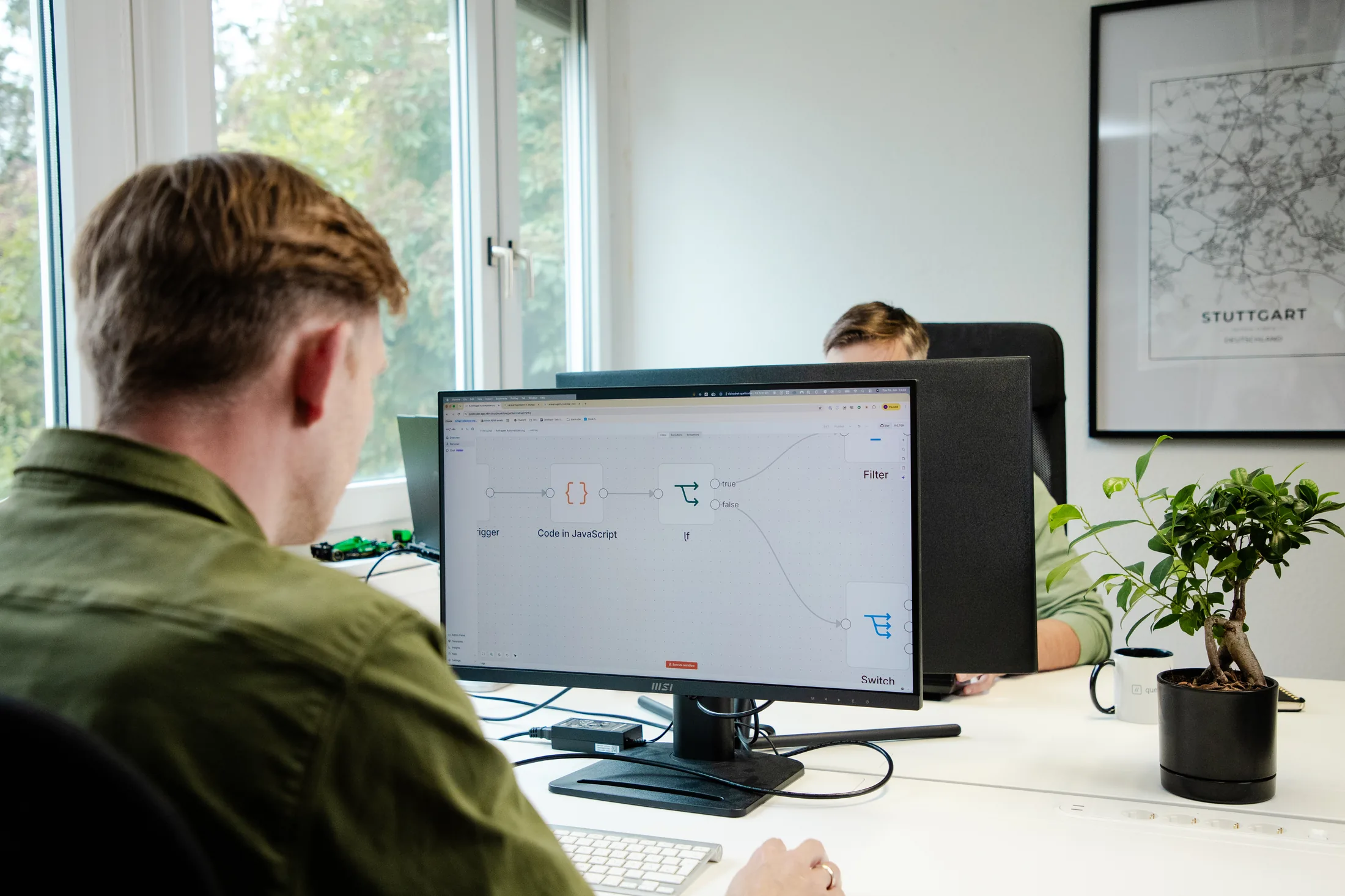 quellcoder Webagentur Korntal – Team bei der Arbeit im Büro